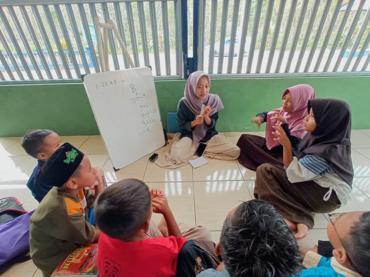 Belajar Seru di Bimbel Ceria, Anak-Anak Kenali Perubahan Wujud Benda Belajar Seru di Bimbel Ceria, Anak-Anak Kenali Perubahan Wujud Benda