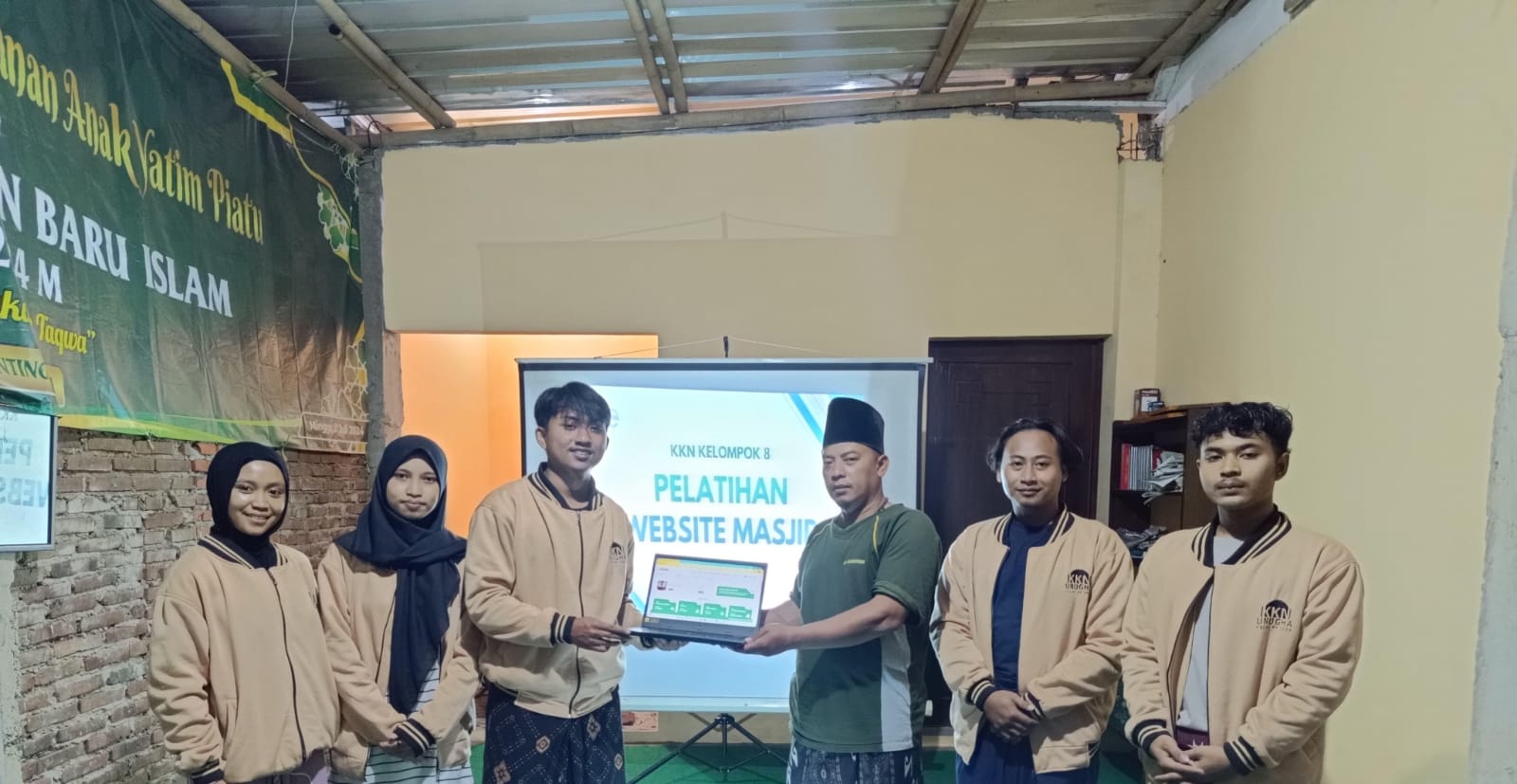 Modernisasi Masjid: Website Jami Al-Ikhlas Diserahkan, Pengurus Diberi Pelatihan Pengelolaan Modernisasi Masjid: Website Jami Al-Ikhlas Diserahkan, Pengurus Diberi Pelatihan Pengelolaan